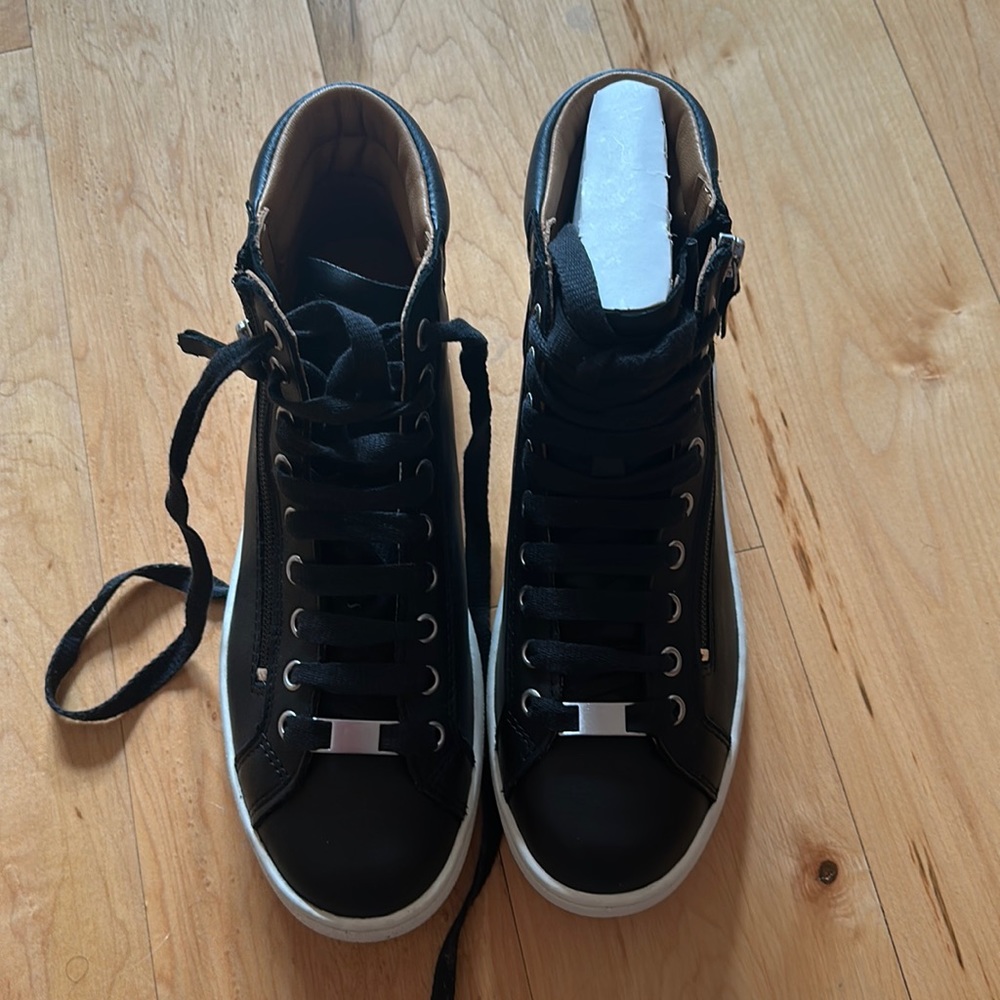 Brand new 8.5 UGG black high sneakers